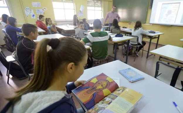 El número de matriculados en Religión en Extremadura cae al tener que cursarla junto con Ética