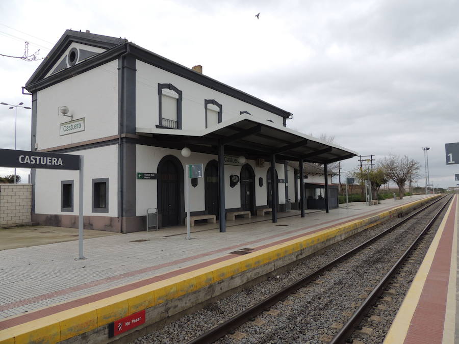 El Gobierno aprueba 36 millones para las traviesas y el balasto de la vía entre Brazatortas y Castuera