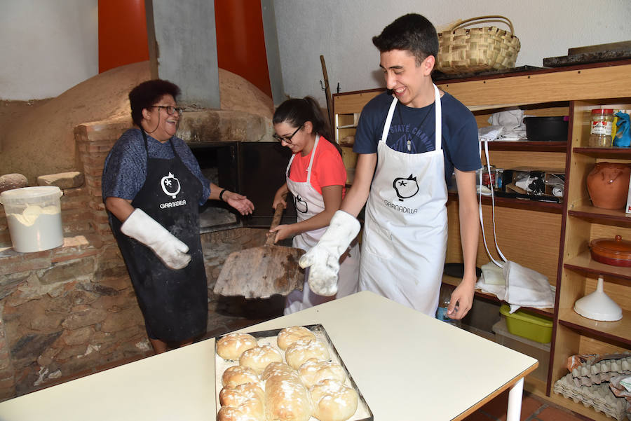 'TÚ AL PUEBLO, YO A LA PLAYA': Jóvenes de toda España pasan su primer verano en Granadilla