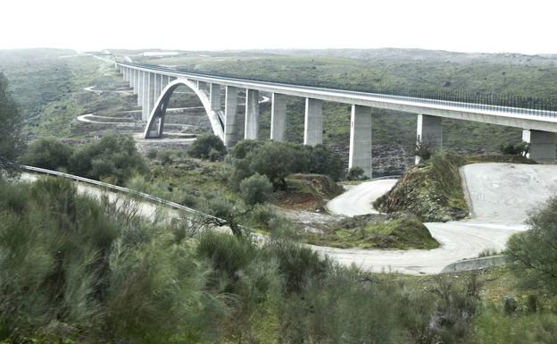 Nuevo reconocimiento internacional para el viaducto del Almonte