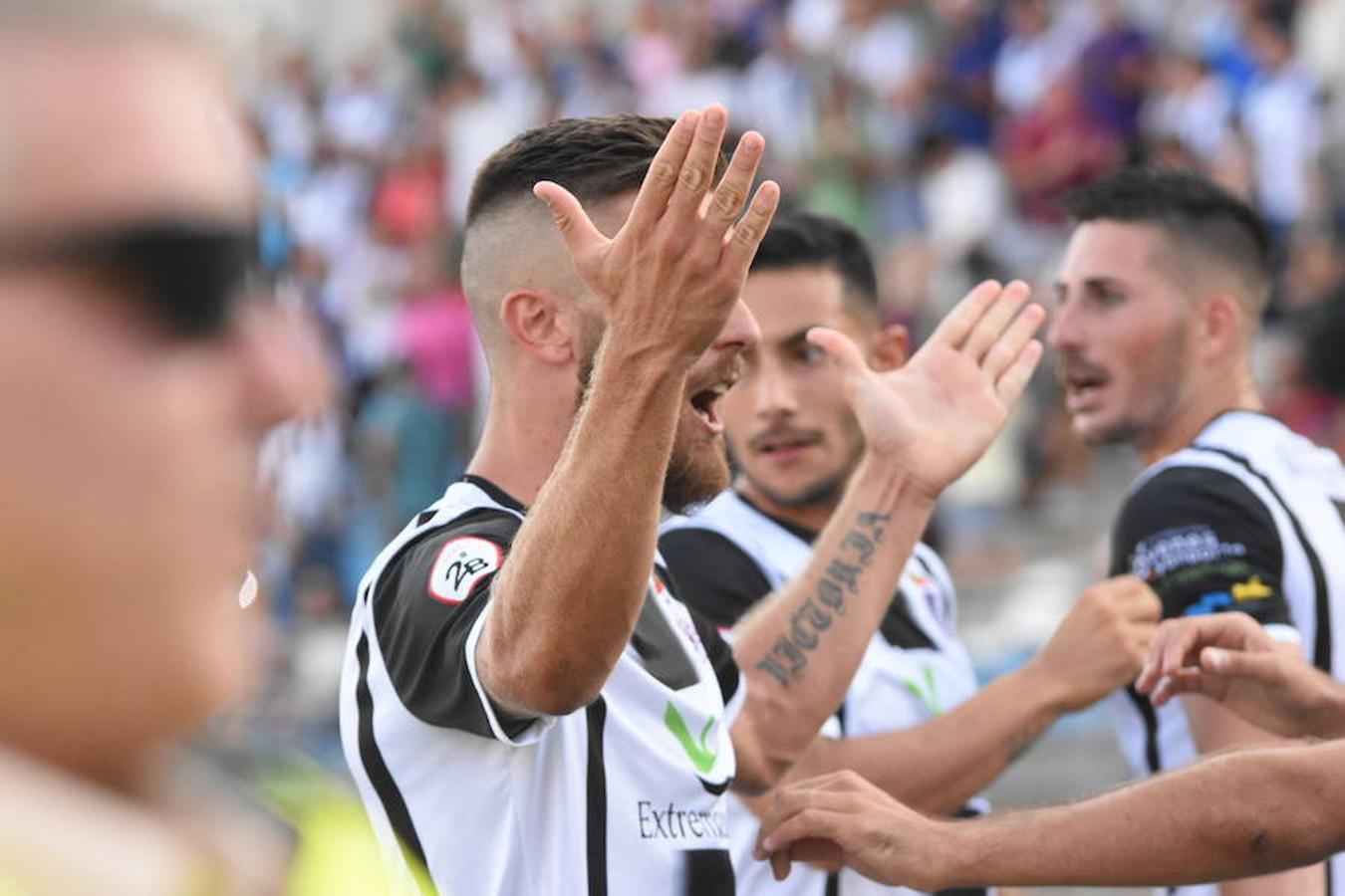El CD Badajoz deja escapar en el descuento la primera victoria en el Nuevo Vivero