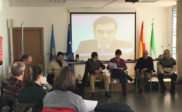 Gallardo explica a los alcaldes de Montijo y Puebla los avances de los proyectos Dusi