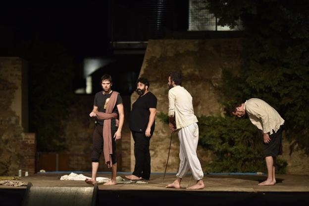 Ibn Marwan vuelve durante tres días a Badajoz