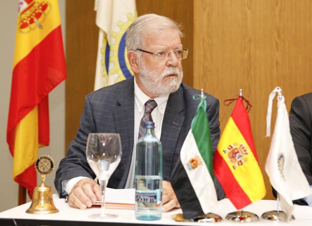 La Diputación de Cáceres defiende el gasto de 7.000 euros en libros de Rodríguez Ibarra