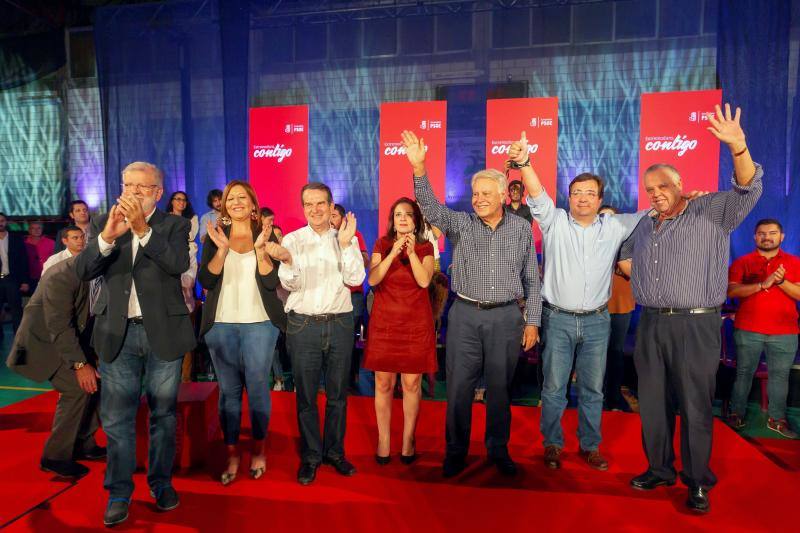 Felipe González aboga en Villafranca de los Barros por una reforma «sin miedo» de la Constitución