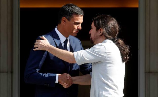 Sánchez e Iglesias ultiman el acuerdo de Presupuestos tras reunirse en Moncloa