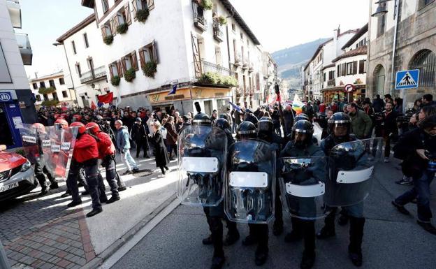 Máxima tensión en Alsasua por el acto de apoyo a la Guardia Civil