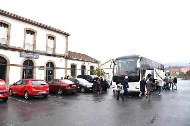 El Ayuntamiento de Plasencia pagará los autobuses para las dos concentraciones del tren