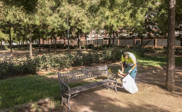 FCC limpiará más parques de Badajoz los fines de semana