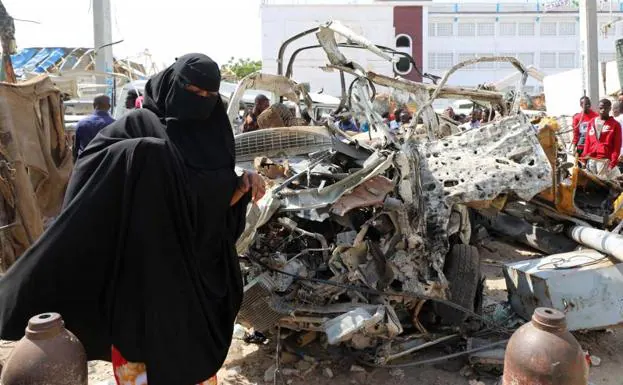 Aumentan a 58 los muertos en el triple atentado con coche bomba en Somalia