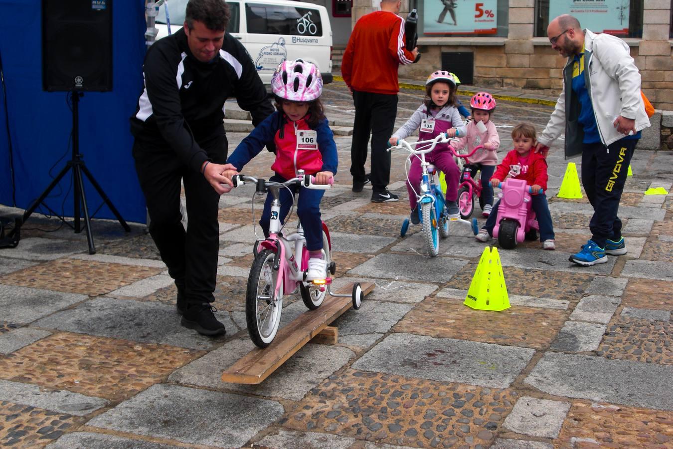 El 'Día de la Bicicleta' reúne a pequeños y mayores entorno al ciclismo