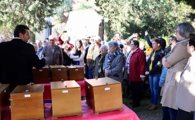 La ley extremeña de memoria histórica incluirá un banco de ADN para identificar víctimas