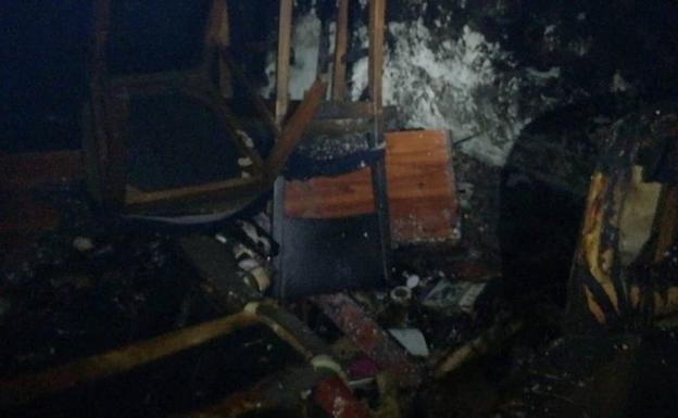 Dos personas atendidas por intoxicación en el incendio de una vivienda en Lobón