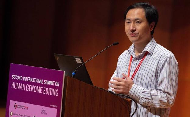 El científico chino que modificó el ADN de dos bebés pone en «pausa» sus ensayos