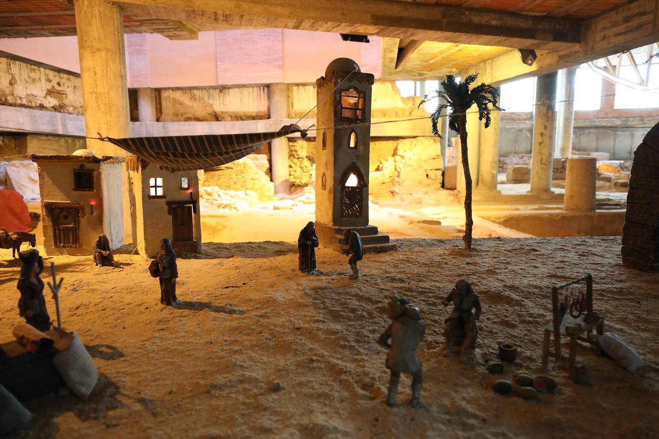 El Belén municipal, con unas 240 figuras, se puede visitar hasta el 6 de enero