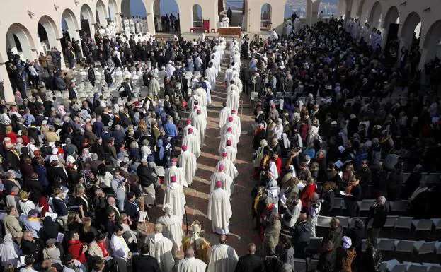 La Iglesia beatifica en Orán a 19 religiosos asesinados durante la guerra civil argelina