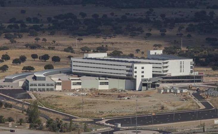 6 de octubre. Urgencias será uno de los 13 servicios duplicados del San Pedro de Alcántara y el nuevo hospital de Cáceres. Otras especialidades entrarán «de forma paulatina». :: 