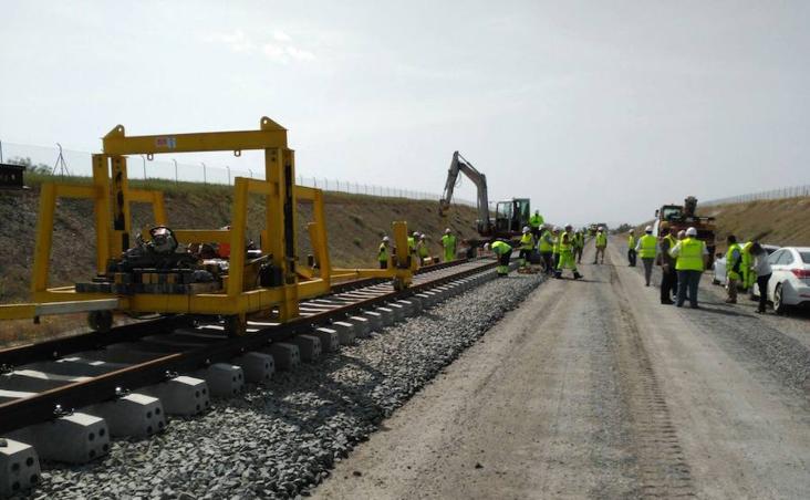 6 de febrero. Adif comienza a dar los primeros pasos para electrificar la línea de alta velocidad entre Plasencia y Badajoz. :: 