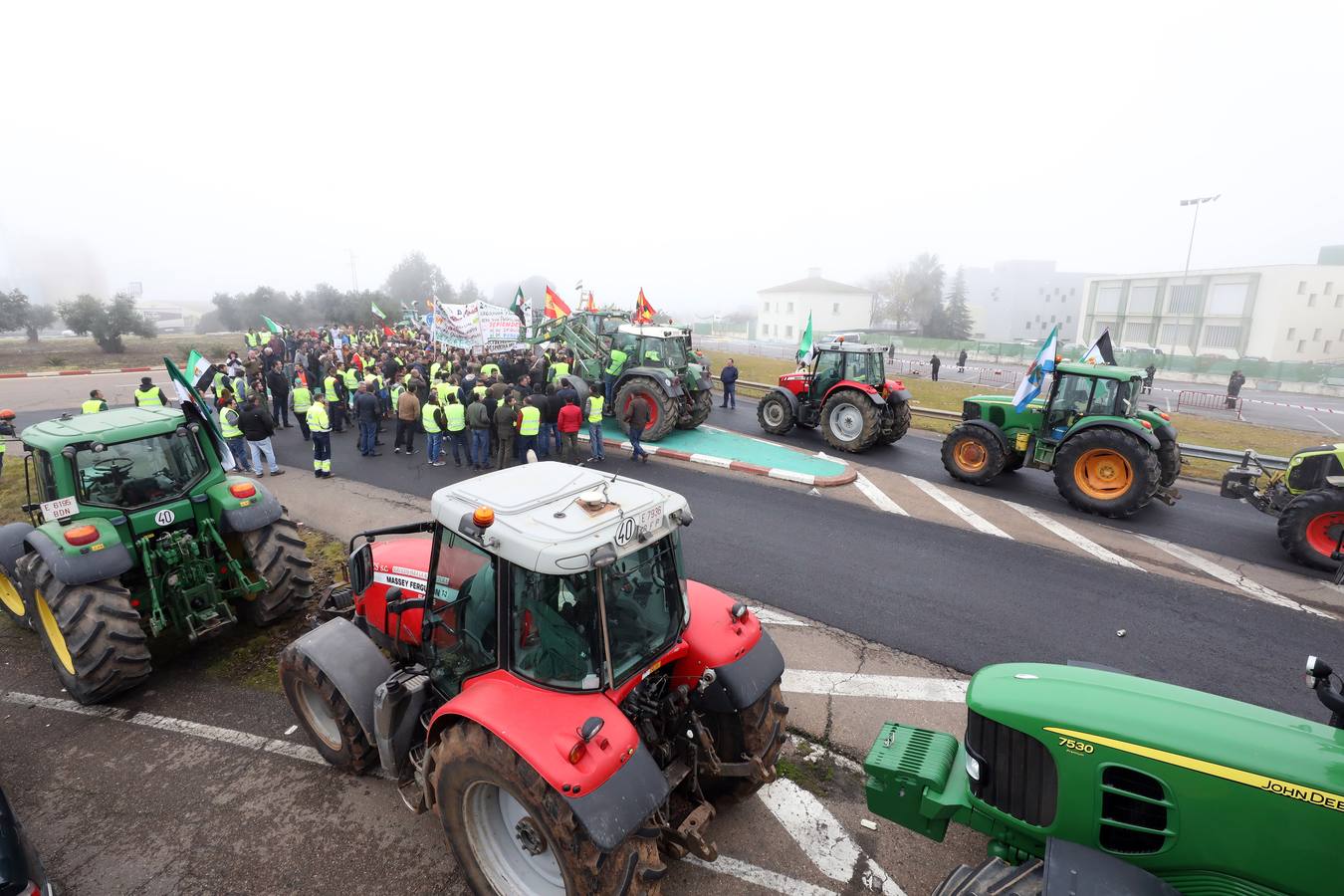 Cientos de tractores reclaman ante Agricultura precios dignos