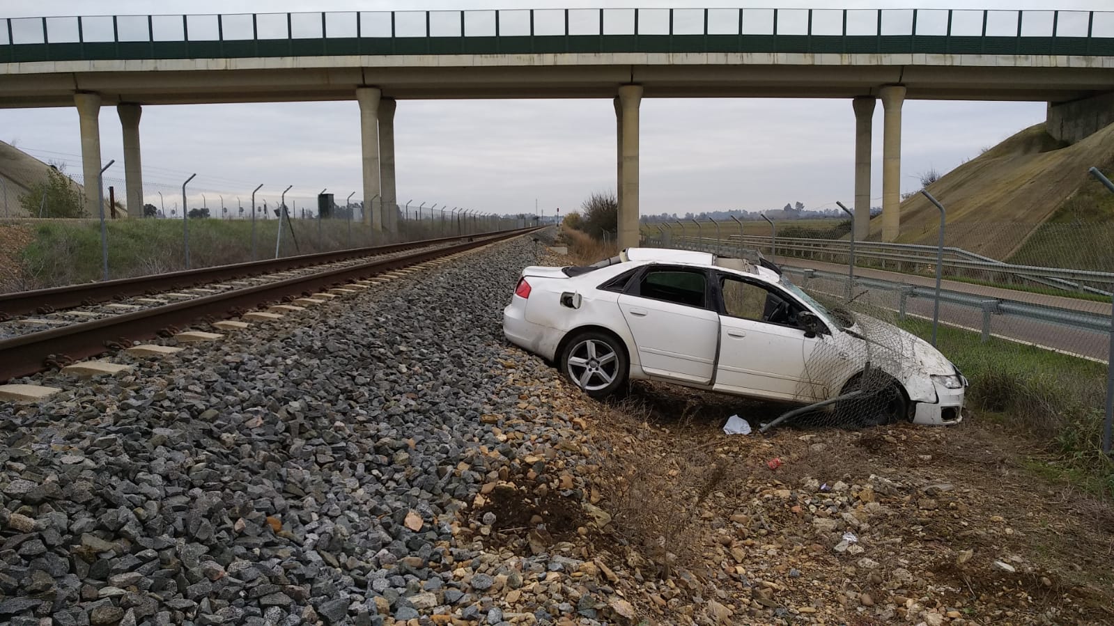 Herido leve un conductor al salirse de la vía cerca de Novelda