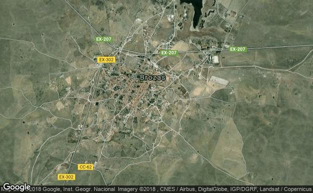 Un motorista sufre un traumatismo craneoencefálico en un accidente en Brozas