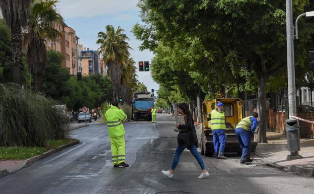 Los trabajos de asfaltado de calles continuarán esta semana por el barrio del Gurugú en Badajoz