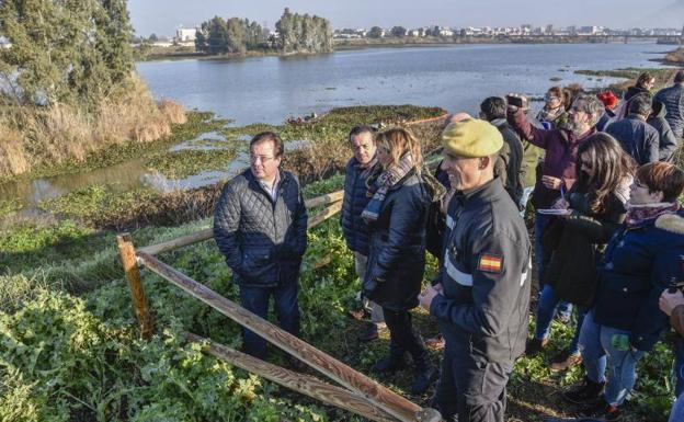 El plan de limpieza ha sacado ya 80.000 toneladas de camalote del Guadiana