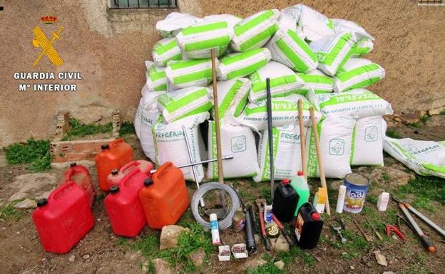 La Guardia Civil recupera en Higuera de Vargas el material robado de una finca de Jerez de los Caballeros