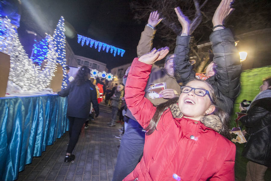 Sus Majestades de Oriente reparten ilusión en las calles de Cáceres