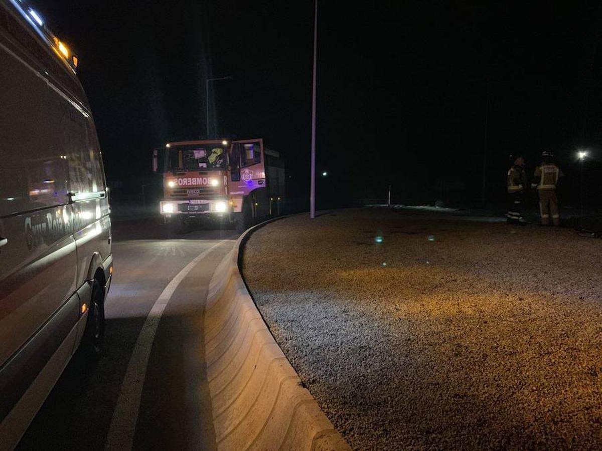Imágenes del accidente registrado en la nueva rotonda de Campomayor en Badajoz