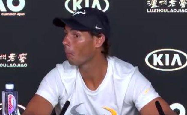 Un periodista se queda dormido en mitad de la rueda de prensa de Rafa Nadal