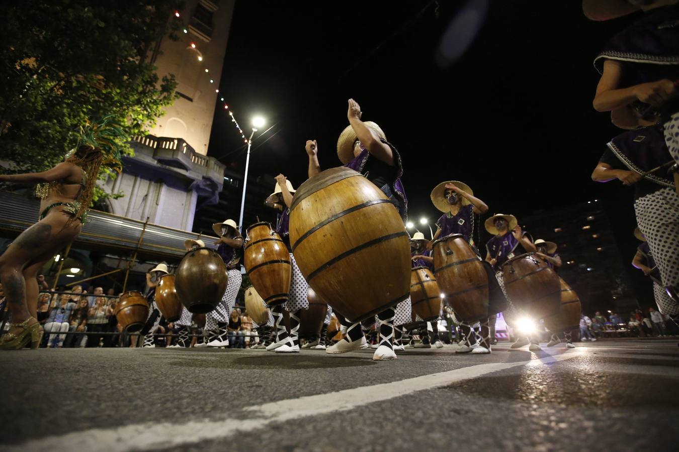 Desfile inaugural del carnaval más largo del mundo, en Montevideo