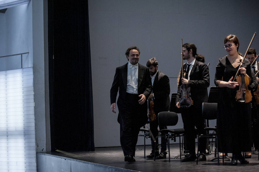 Mauro Rossi dirige a la Orquesta Joven de Extremadura
