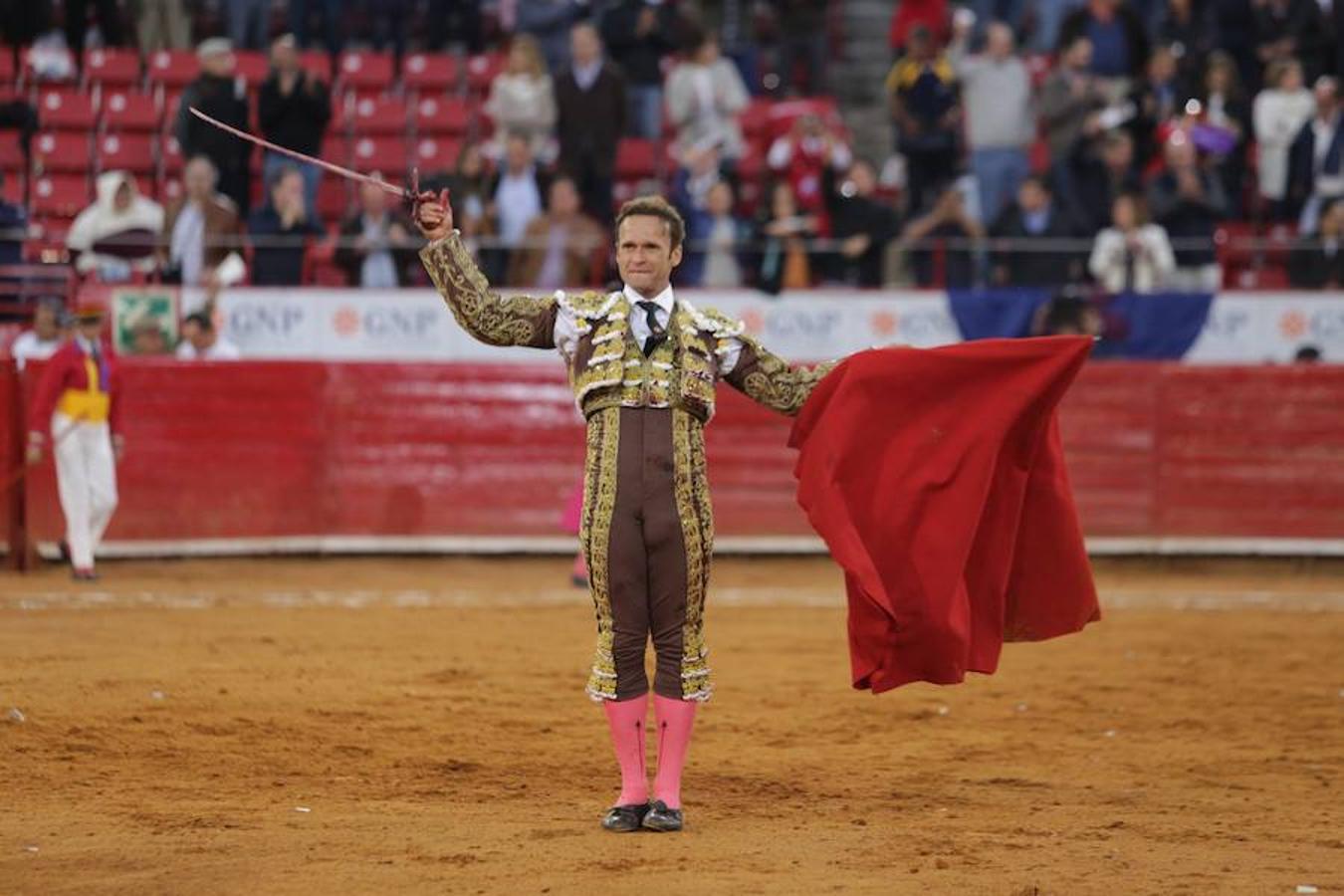 Antonio Ferrera vuelve a abrir la puerta grande en la México