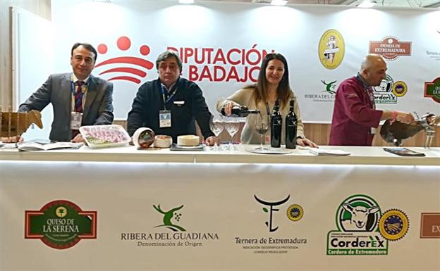 Tortilla con queso de La Serena y arroz meloso con trigueros y tagarninas de Alconchel