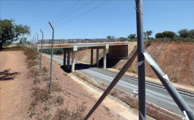 Adif adjudica el montaje de vía de Plasencia a Cáceres y las subestaciones