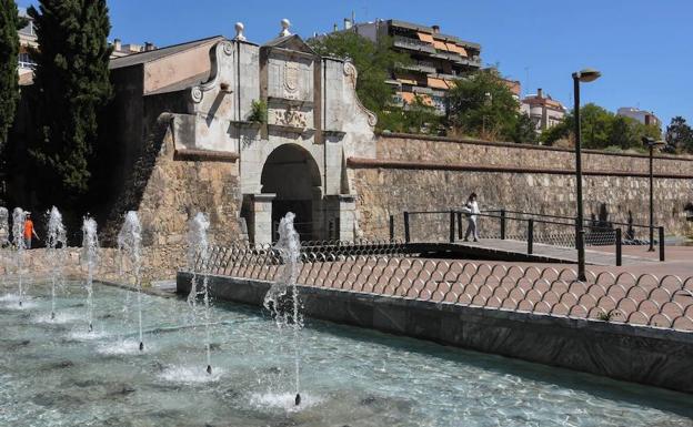 La Policía Local de Badajoz multa a diez jóvenes por consumir droga en la calle
