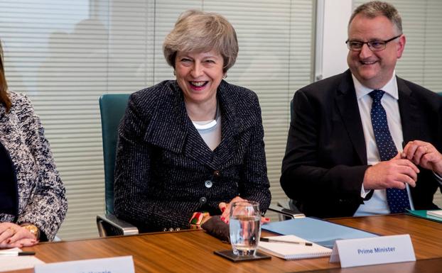 May y Juncker se citan para buscar una salida al 'brexit'