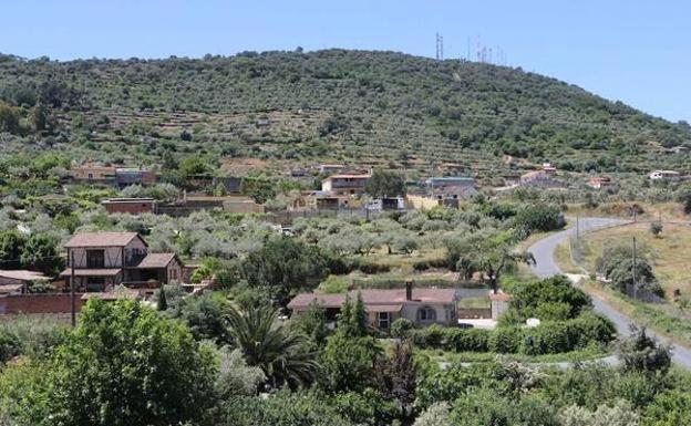 Tres meses de plazo para el primer derribo en firme en la sierra de Santa Bárbara de Plasencia