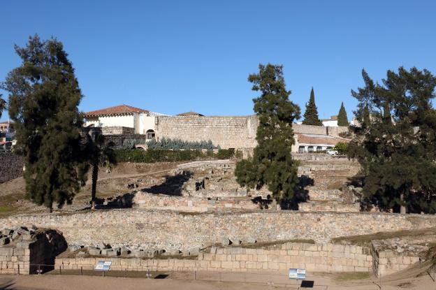 Los Mecenas de Mérida ya pueden votar si se ilumina la Alcazaba para que acoja visitas nocturnas