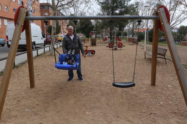 La pavimentación de cinco parques infantiles de Mérida tendrá una inversión de 236.000 euros