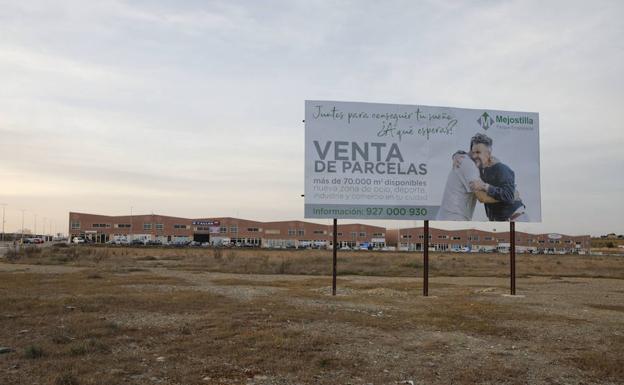 Un camionero escondió en Cáceres 16.000 camisas robadas a Inditex y las vendió a 20 céntimos cada una