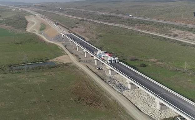Adif concluye con éxito las pruebas de carga del viaducto de Valdelinares