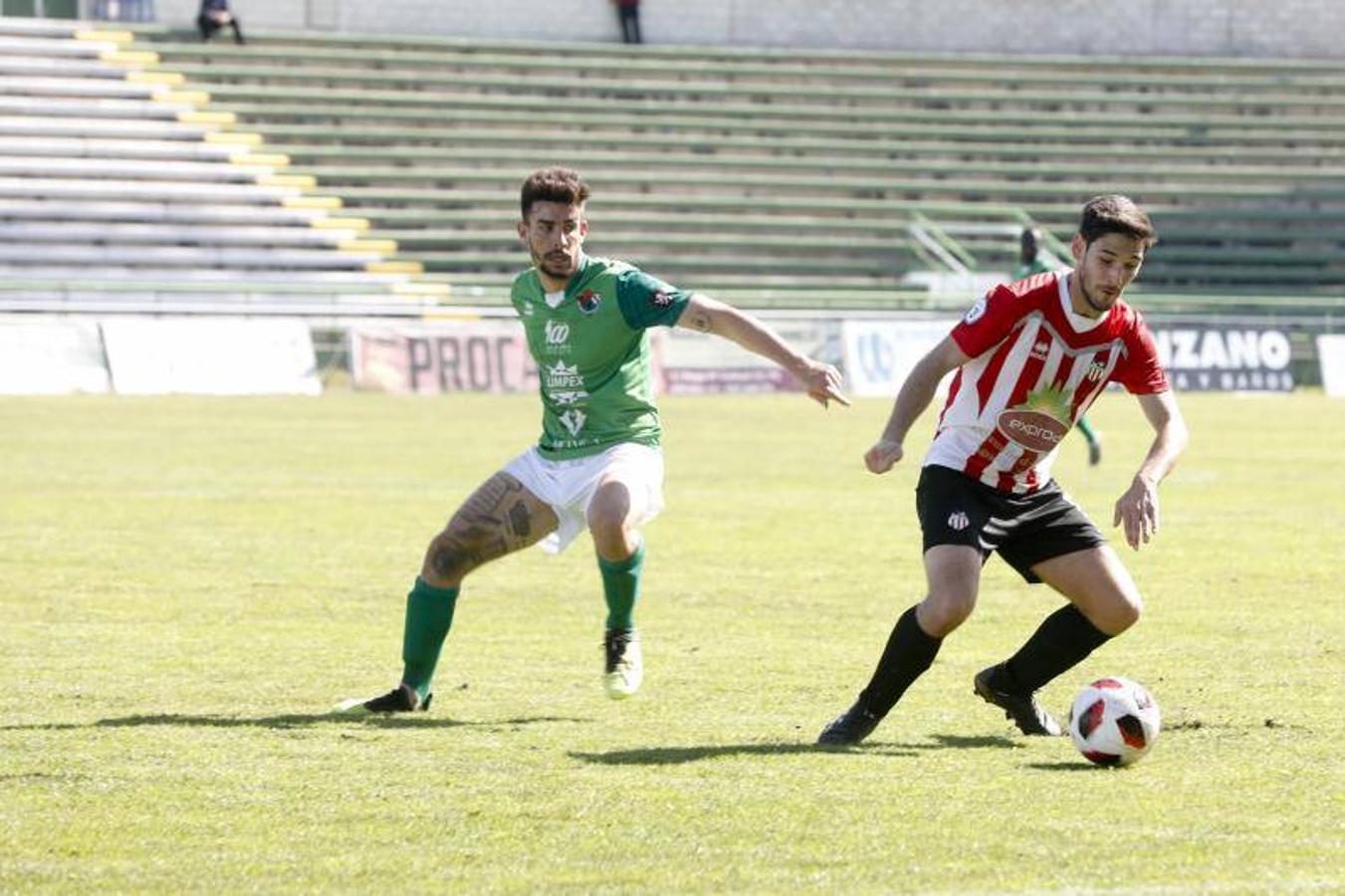 El Cacereño golea al Azuaga (4-0)