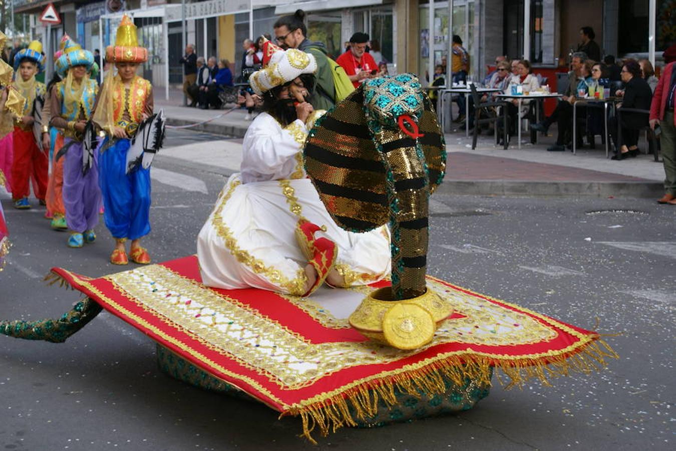 Desfile de carrozas y comparsas en el Carnaval de Navalmoral de la Mata