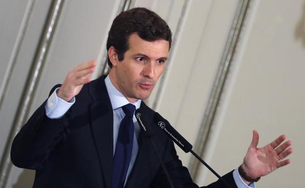 Casado propone un pacto de Estado contra la brecha salarial en vísperas del 8-M