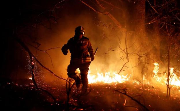 Una ola de incendios azota el norte de España