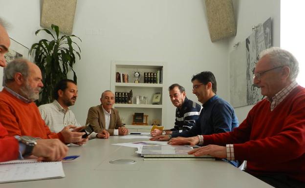 Mesa de trabajo para abordar el centro cultural multidisciplinar en Aldea Moret
