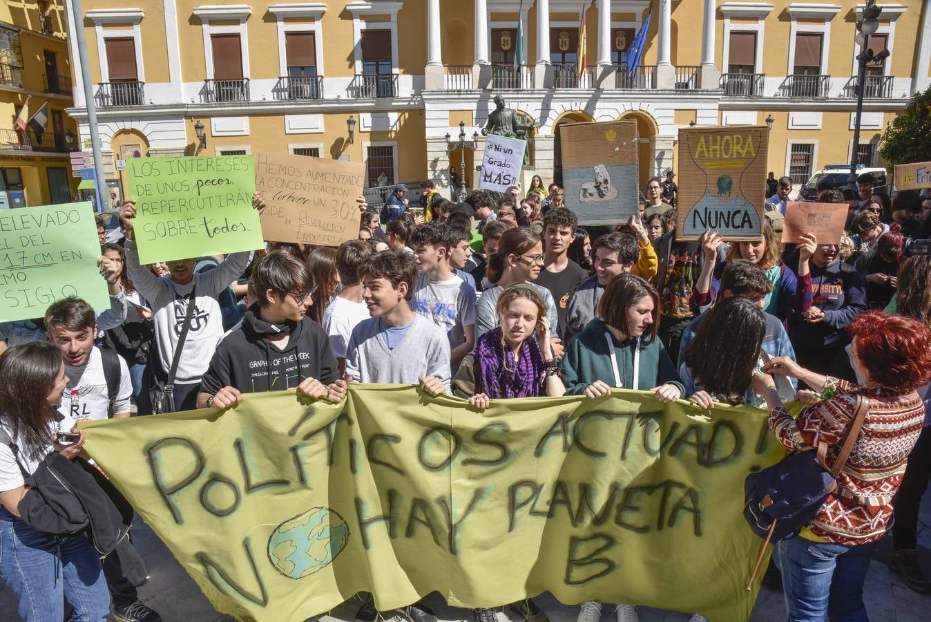 Un centenar de jóvenes alertan en Badajoz del cambio climático