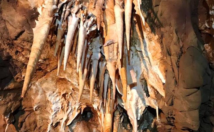 Aparecen dos grutas durante la obra de la Ronda Sureste de Cáceres